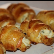 Minicroissants de salmón, queso y cebolleta