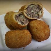 Croquetas de morcilla y piñones