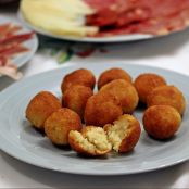 Croquetas caseras de queso Camembert