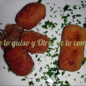 Croquetas de morcilla, manzana y piñones