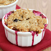 Crumble de manzana y frutos rojos