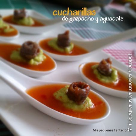 Cucharillas de gazpacho y aguacate