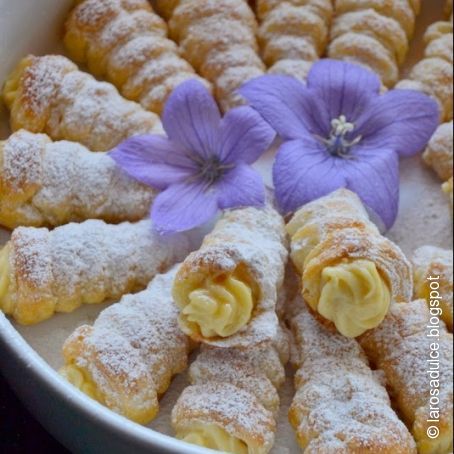 Cucuruchos de hojaldre y crema pastelera