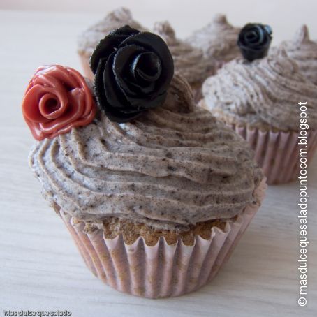 Cupcakes de galletas Oreo con crema de queso