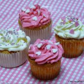 Cupcakes de vainilla con buttercream de queso