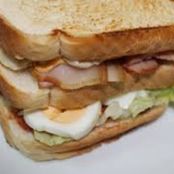 Sandwich de tres pisos