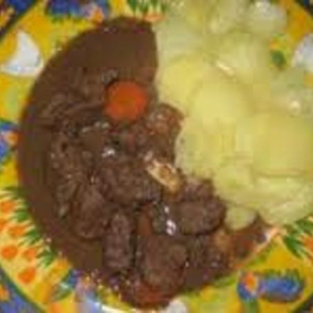 VENAO EN SALSA CON PATATAS