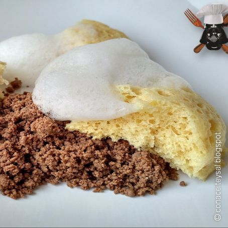 Bizcocho al Sifon con tierra de cacao y nube de limonada