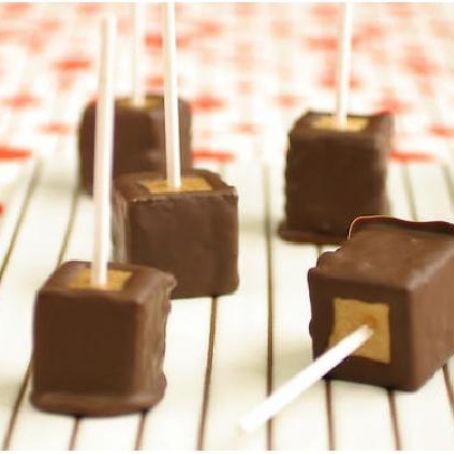 Pops de tarta de queso con crema de cacahuete