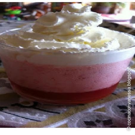 Mousse  de fresa sin nata