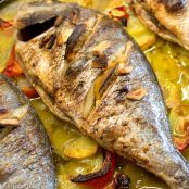 Dorada al horno con patatas