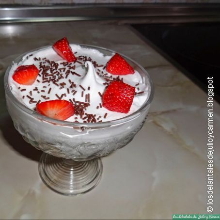 Merengue italiano con fresas y manzana