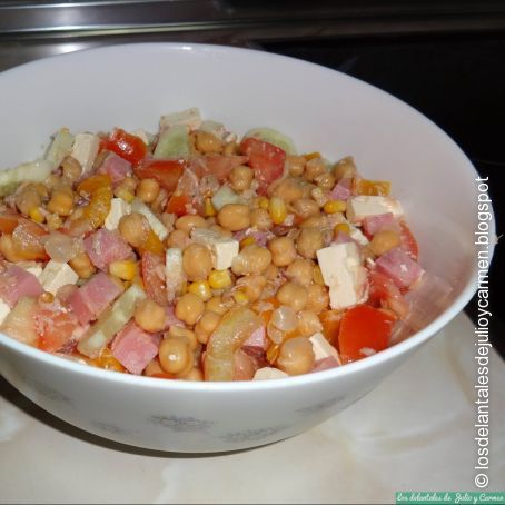 Ensalada de garbanzos con queso feta