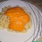 Espaguetis con salsa de pimientos