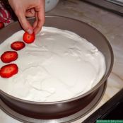 Tarta de nata y queso con fresas - Paso 7