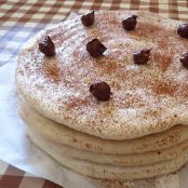 Tarta de merengue, chocolate y avellanas