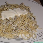 Espaguetis con gulas y salsa de Kiri