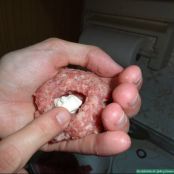 Albóndigas sorpresa con salsa de tomate al vino - Paso 3