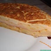 Tortilla rellena de jamón y queso