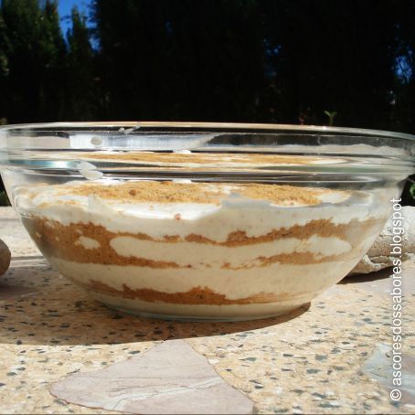 Serrín de galletas con frutos de bosque