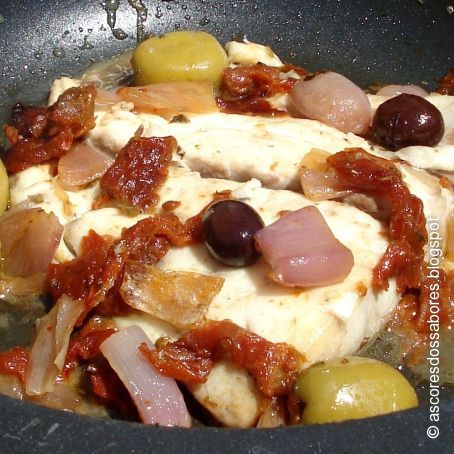 Corvina con Aceitunas y Tomate seco