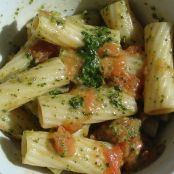 Tortiglioni con Pesto de acelgas, cilantro y semillas de calabaza
