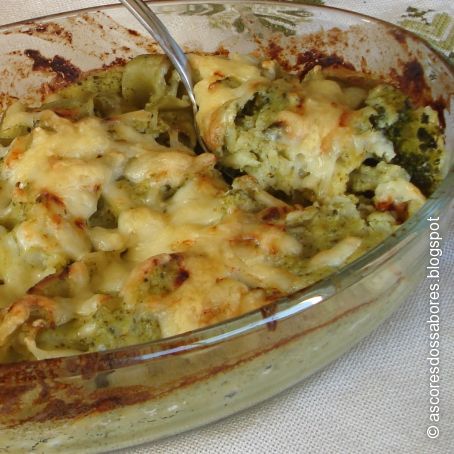 Tagliatelle al gratén con salsa cremosa de brócoli