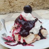 Pavlova, cerezas y ‘Crème de Cassis’