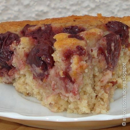 Bizcocho jugoso de cerezas, avena y coco (sin lácteos)