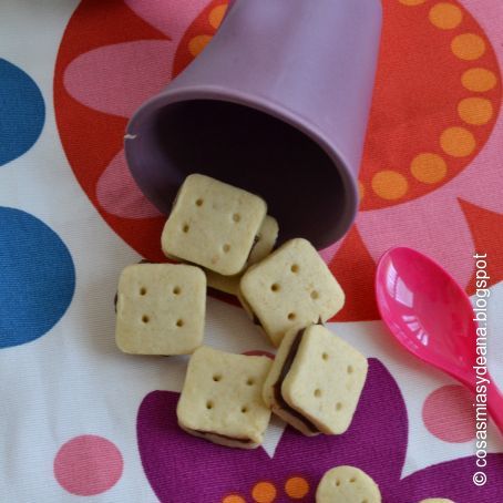 Mini galletas rellenas de chocolate