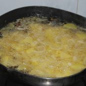 Tortilla de patata con pimientos del piquillo - Paso 1