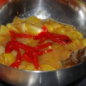 Tortilla de patata con pimientos del piquillo - Paso 3