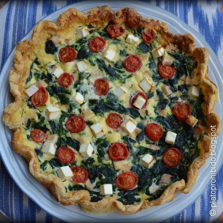 Quiche de espinacas, tomates y queso feta