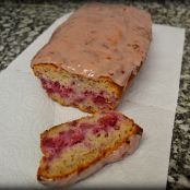 Bizcocho de frambuesas y chocolate blanco