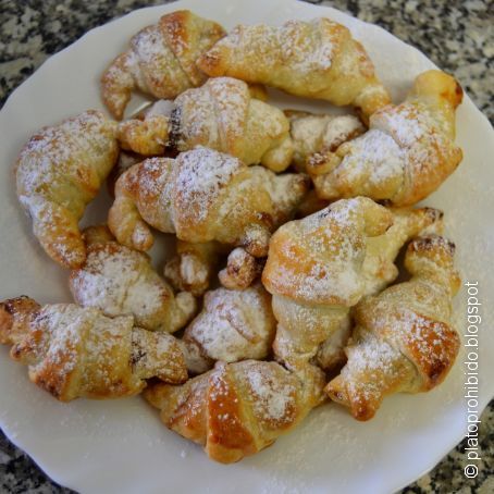 Mini croissants rellenos de chocolate