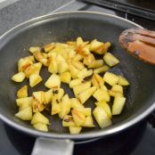 Empanadillas de morcilla y manzana con masa casera - Paso 3