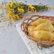 Empanadillas de morcilla y manzana con masa casera