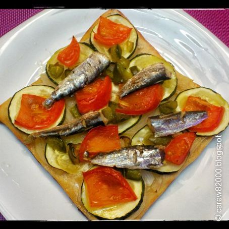 Coca de verduras y sardinillas