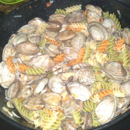 Espirales con salsa de almeja