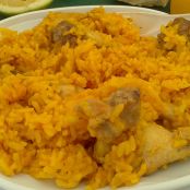 Paella con pollo y conejo