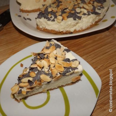 Tarta de chocolate blanco con almendras