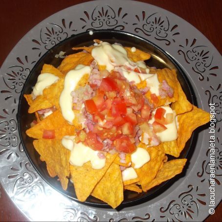 Nachos con queso chedar