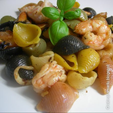 CONCHIGLIE AI CINQUE COLORI A LA MARINERA