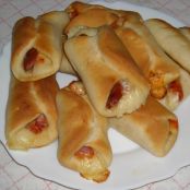 Panecillos caseros rellenos de salchicha y provolone