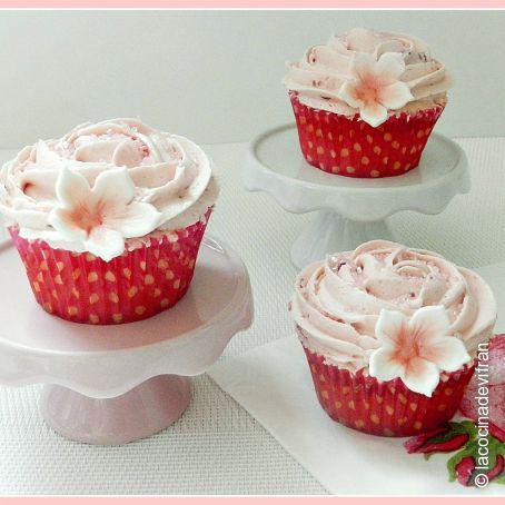 Cupcakes de chocolate blanco y cereza