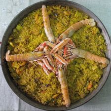 Arroz ciego de marisco al eneldo