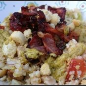 Ensalada de bulgur con bacon y picatostes