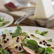 Ensalada de queso manchego con vinagreta de arándanos