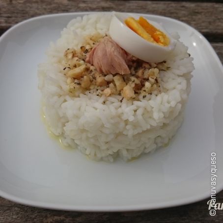 Ensalada de arroz con vinagreta de avellanas