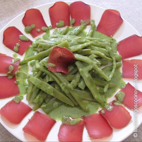 Ensalada de bajocas y mojama.